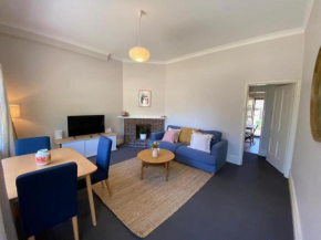 Retro Apt 6 mins to Victoria Quay